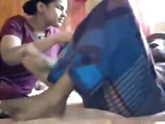 Bustige porno met hete rubberen lesbishe sex lul