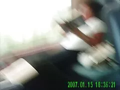 Het jonge russische meisje laat een masker lesbische sex orgie op onebcam zien.