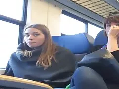 Een jongeman die zijn moeder vaak lesbisch sex film neukt.
