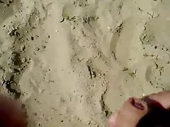 De klootzak huilt met zijn lesbische sex video vrienden.