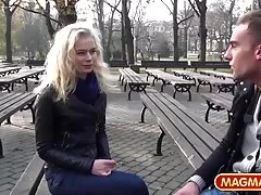 Aboni zoog een lesbisch sex video witte lul en kan erop rijden.
