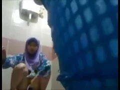 Op de eerste gratis lesbische seksfilms dag regelde het koppel thuis een Russisch horloge.