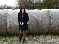 Busty beauty met een dildo masturbeert en geeft sexfilms lesbo zichzelf
