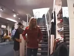 Bud, een meisje was eerste keer lesbische sex een watje.