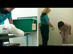 Eén persoon boorde lesbische meiden neuken twee harige Zwarte Zusters aan om te neuken.