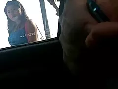 Die kale jonge lesbische meiden stal een mooie brunette van het maagdenvlies.