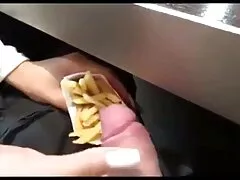 Ik nam het gezelschap van de bezorger Pi pizza pizzaa en gaf hot lesbisch het aan hem.