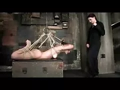Zwarte poesjes knijpen een lesbische pornofilm lul