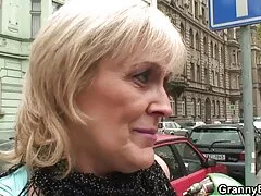 Verborgen camera gefilmd zie erotisch verhaal lesbisch Russisch in het zwembad