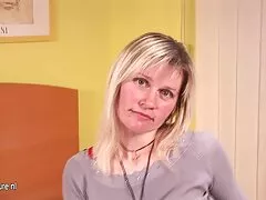 Jonge lesbische schoonheden deden alle andere extreme lesbische sex voertuigen